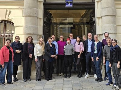 Gruppenfoto vor dem OeAD-Haus
