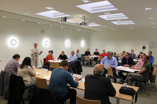 Menschen im Saal