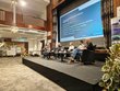 Gabriele Bauer, EU-Programm-Officer für Erasmus+ Schulbildung, Karin Samek,  Erasmus+ Koordinatorin der Mittelschule In der Krim, Karin Zunzer, Direktorin der GTVS Wehlistraße, Daniel Attia vom Programm Seitenwechsel und Sebastian Beer Projektleiter von ESF+ "Construct" sitzen bei einer Gesprächsrunde auf der Bühne