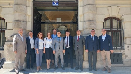 Gruppenfoto, Teilnehmer beim Studienbesuch aus Aserbaidschan.