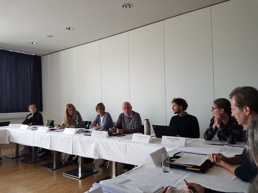 TeilnehmerInnen im Gespräch während des Workshops