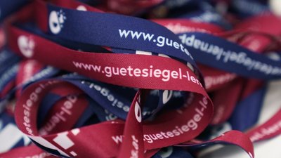 Foto Lanyards Gütesiegel Lern-Apps