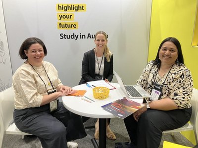 Representatives of Austrian higher education institutions meet with international partners. Der Alternativtext wird in Kürze eingefügt