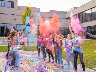 Colours for school painting Inside Holi Farben